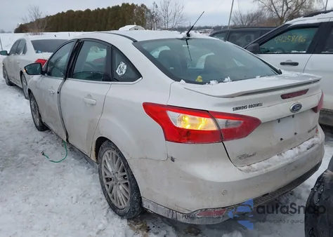 2014 Ford Focus Titanium из США, поврежденный, VIN 1FADP3J20EL193180